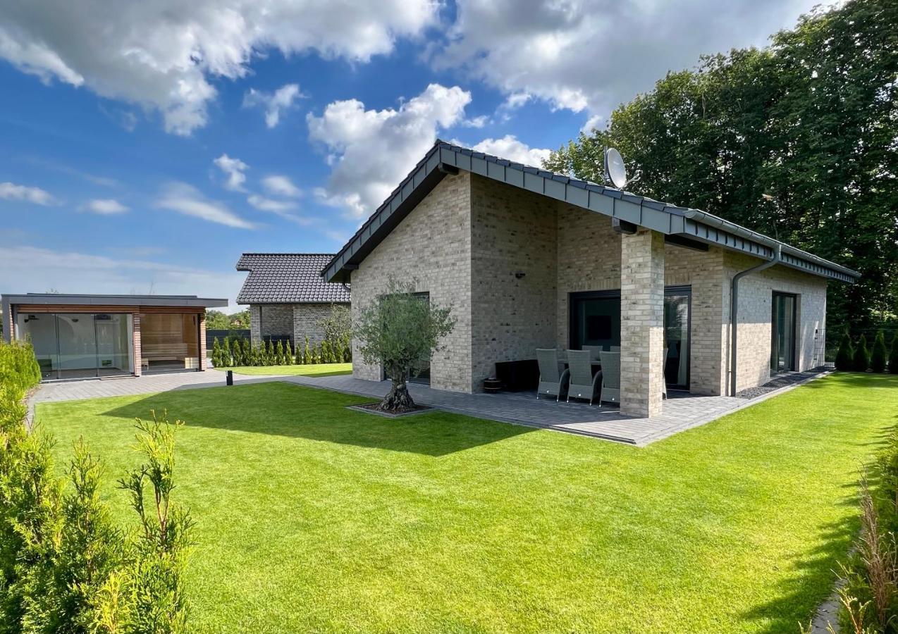 Schoenes Ferienhaus Mit Sauna Am Harkebruegger See In Der Naehe Von Oldenburg Barssel  Esterno foto