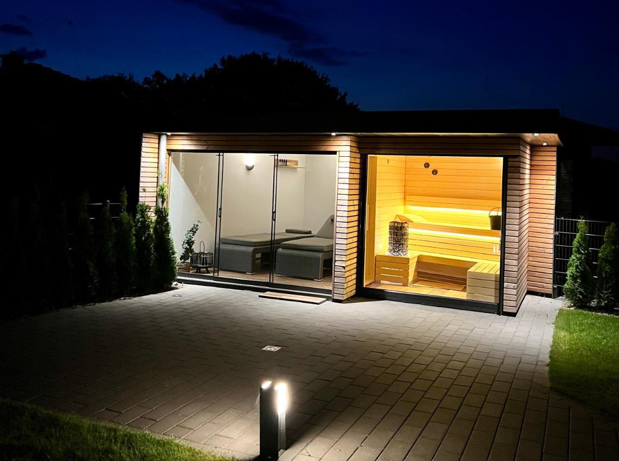 Schoenes Ferienhaus Mit Sauna Am Harkebruegger See In Der Naehe Von Oldenburg Barssel  Esterno foto